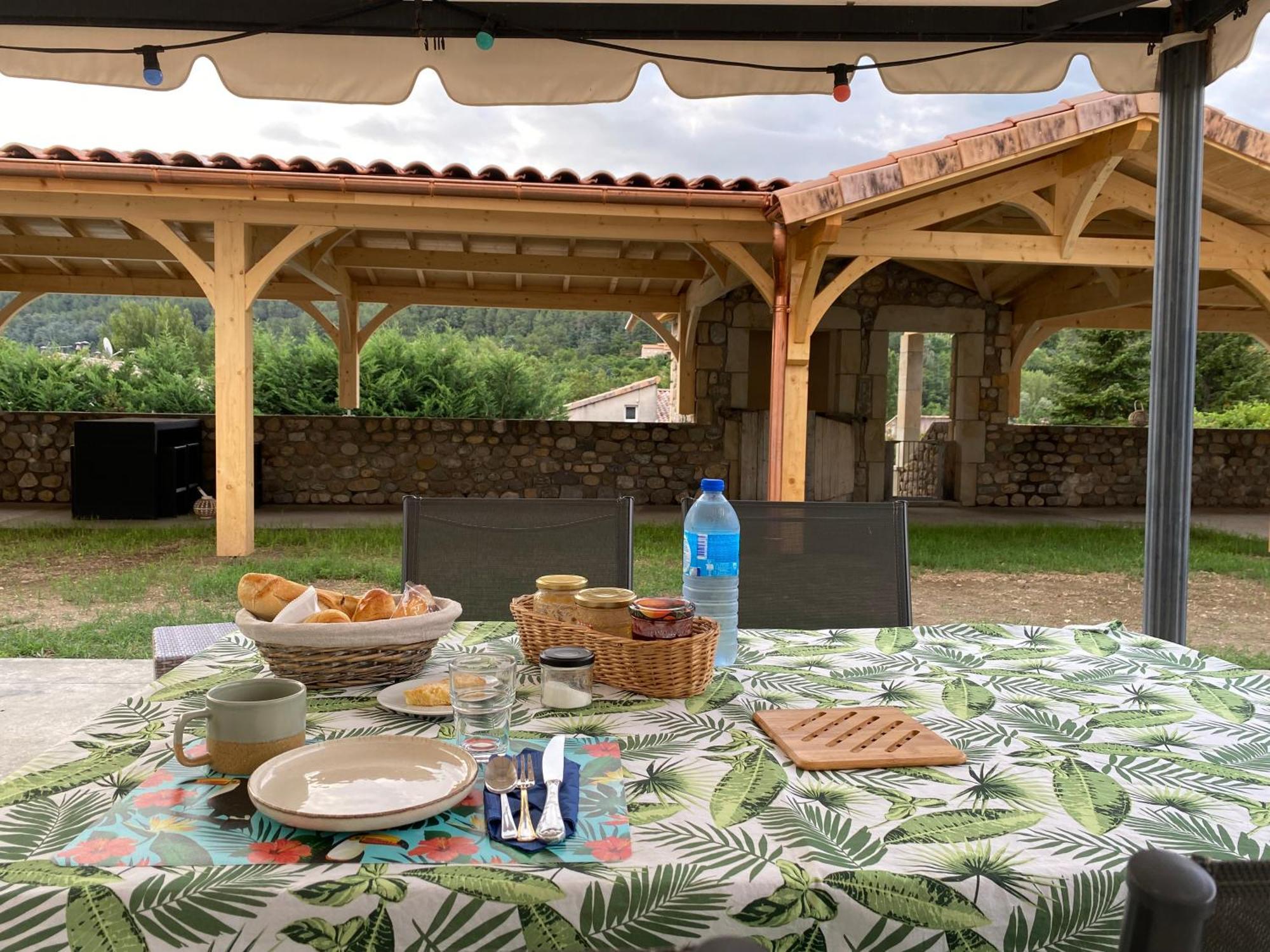 Domaine Les Buis Bed & Breakfast Saint-Fortunat-sur-Eyrieux Exterior foto